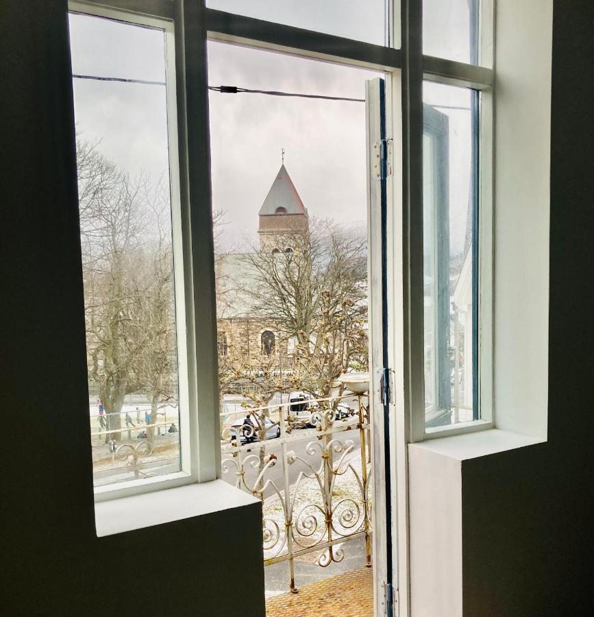 Downtown Historical House With Renovated Apartments Ålesund Exterior foto